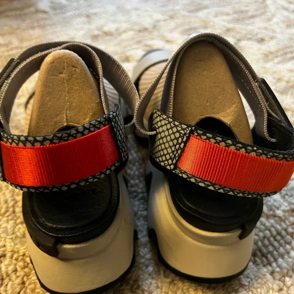 Sorel Kinetic Stylish Gray Sandals for Women size 7.5 - Picture 4 of 6